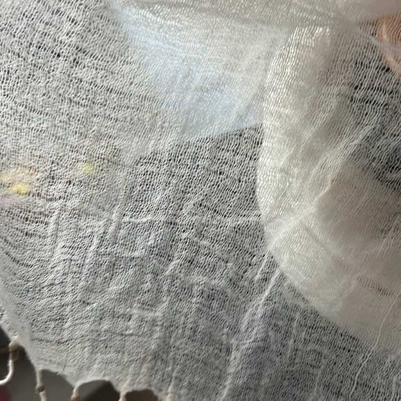 Lightweight scarf with natural colored beads - Picture 3 of 4